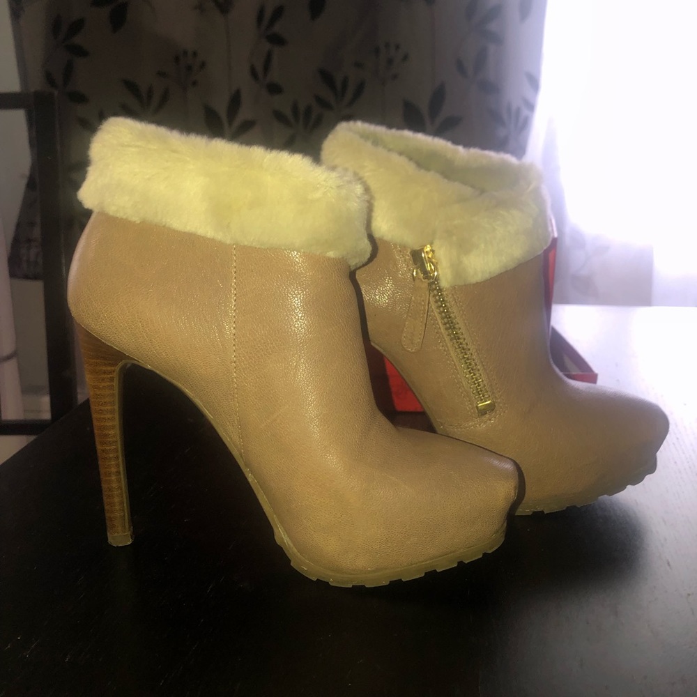 Guess booties with lookalike fur